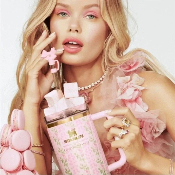 The Stanley x LoveShackFancy Quencher 40 OZ Blooming Heirloom Floral Bow - Picture 3 of 17